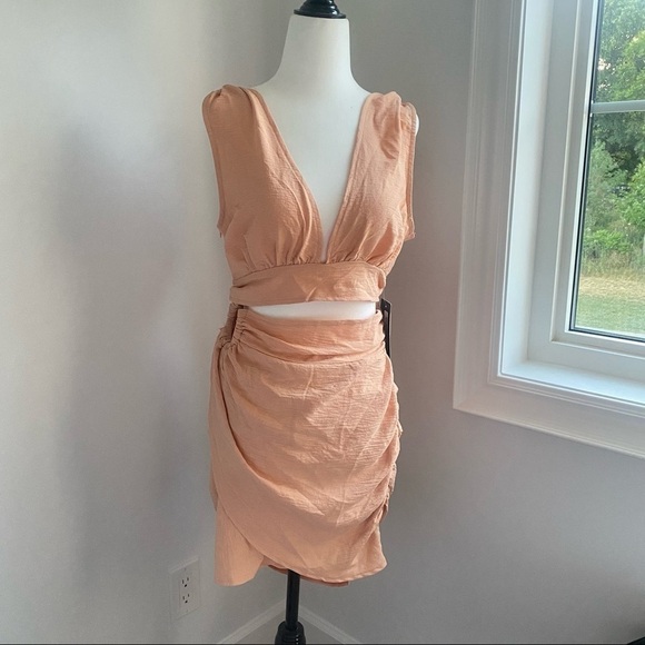 Peach Textured Plunge Wooden Ring Wrap Bodycon Dress​​​​​ - Picture 6 of 8